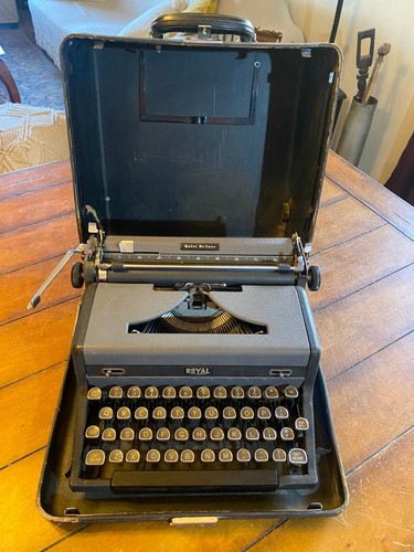 Vintage 1940 royal - vintage,