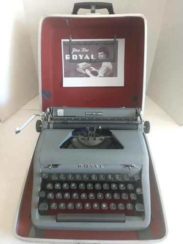 Royal quiet luxe portable - royal,